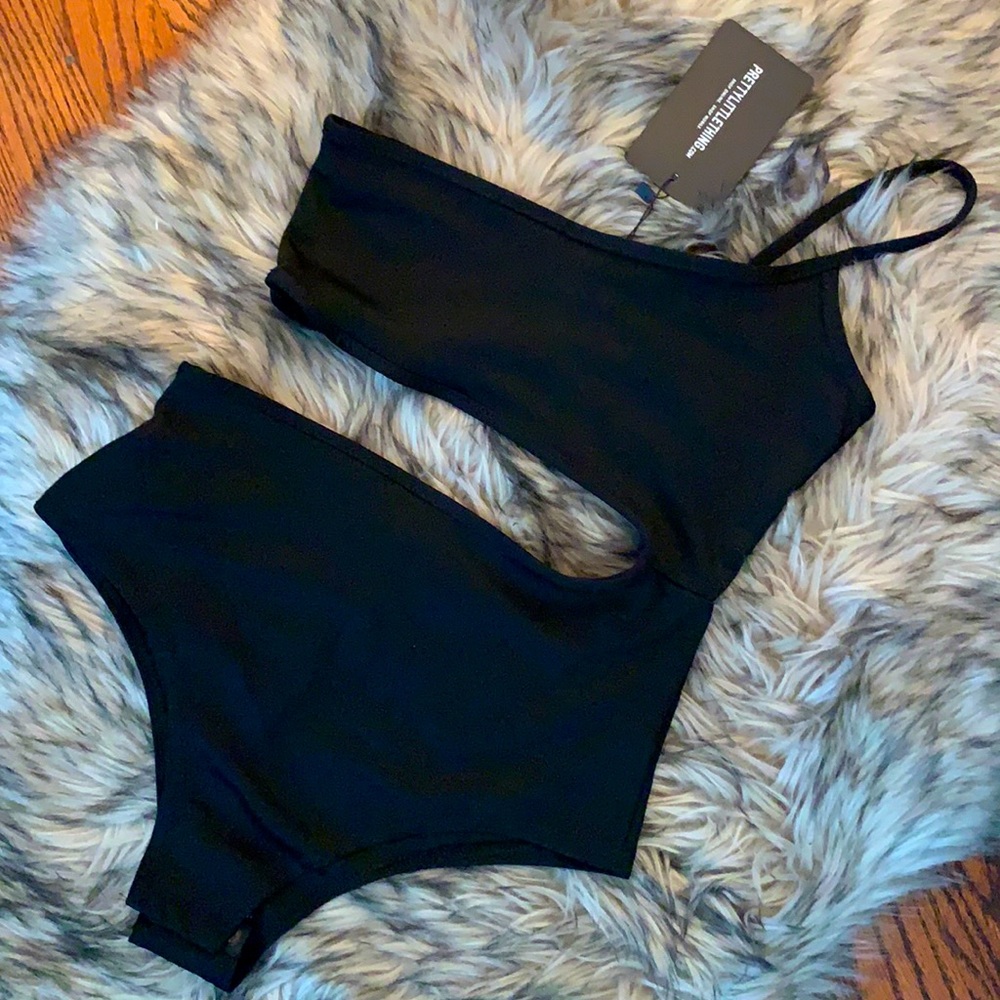 Pretty Little Thing - Cut Out Bodysuit